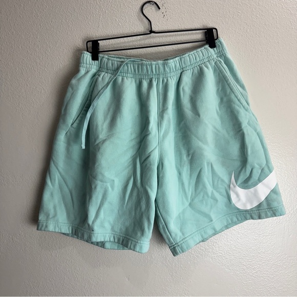 Nike Athletic Shorts Size Large - Picture 1 of 8
